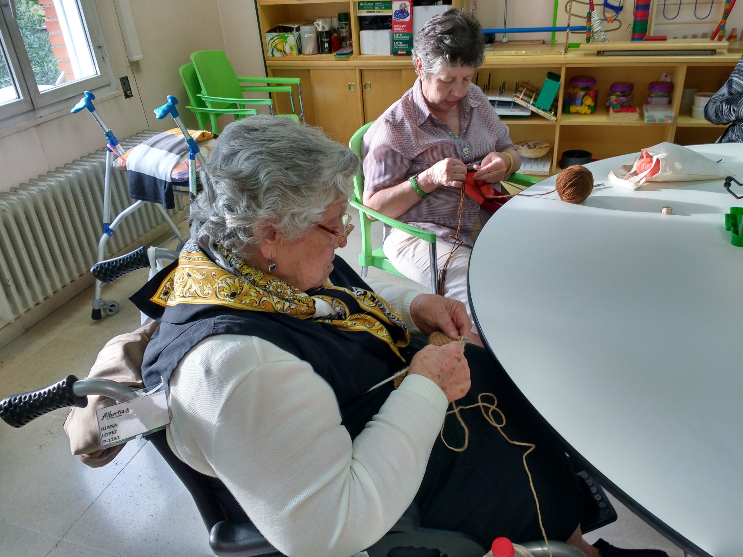 tejiendo solidaridad residencia mayores plata y castañar albertia