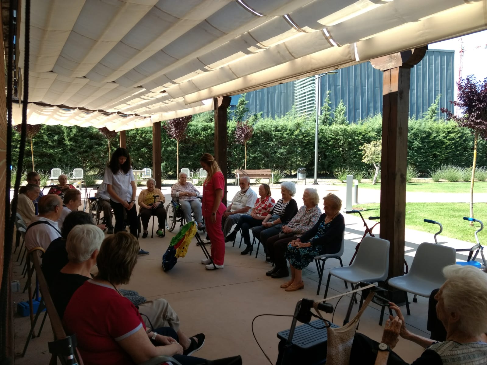 centro de dia residencia mayores de majadahonda albertia valle de la oliva actividades aire libre