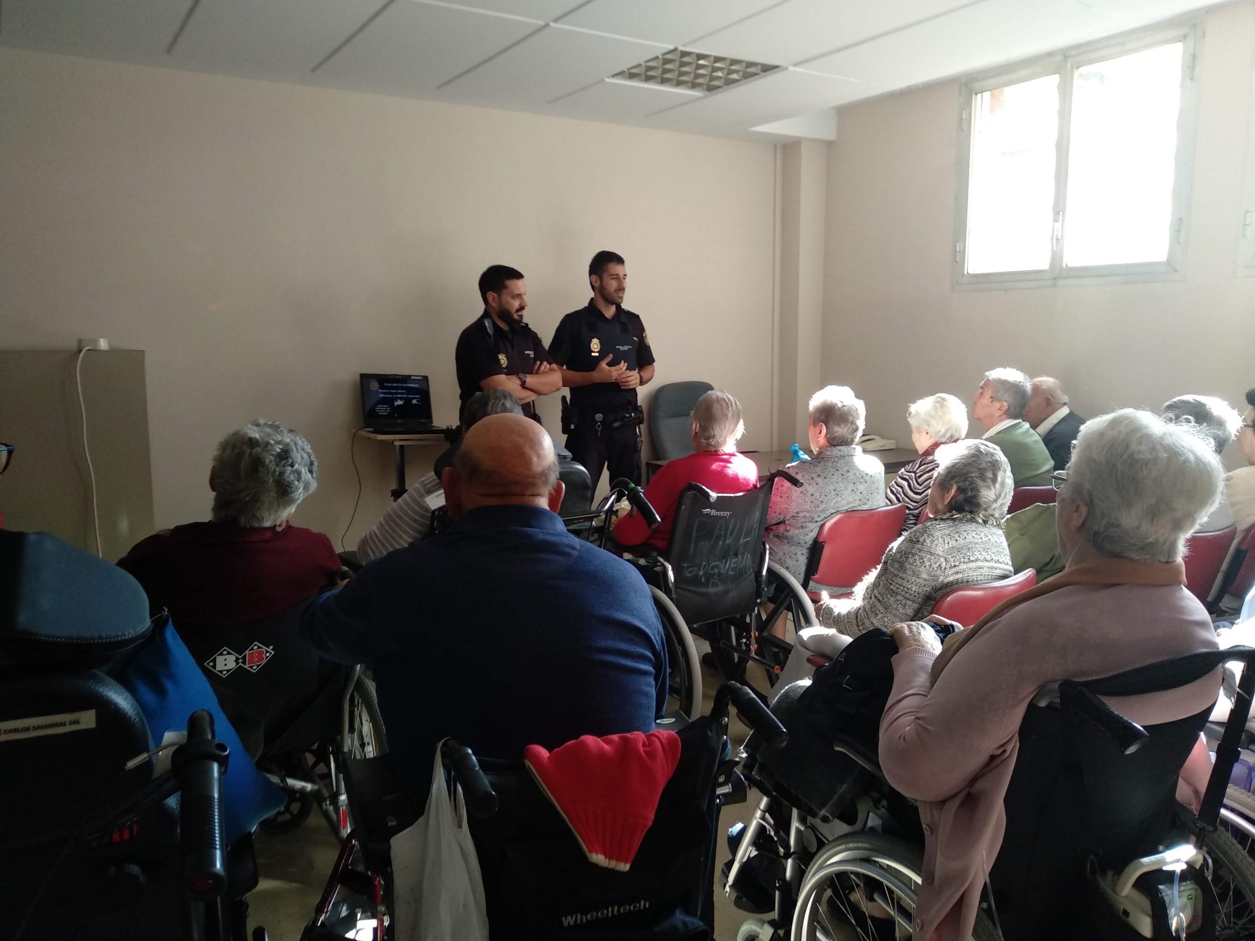 residencia de Villaverde charla policia nacional albertia plata y castañar