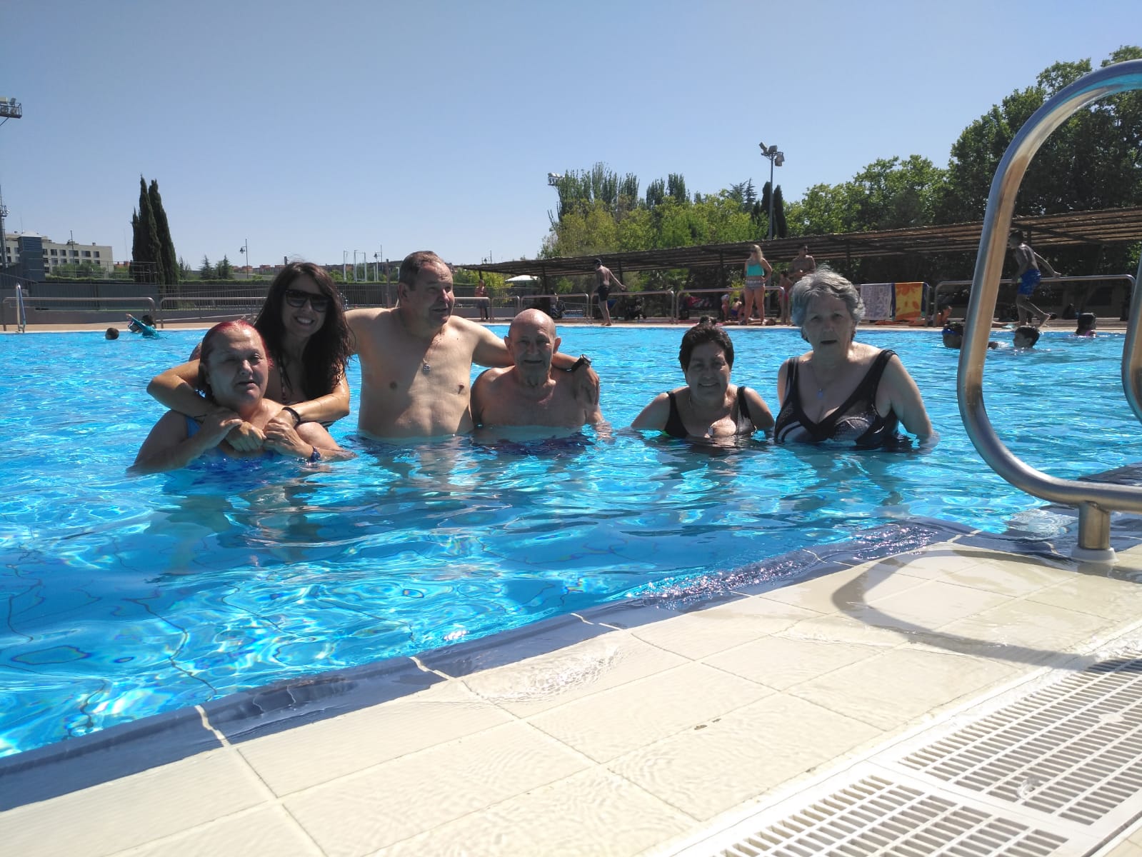 avd instrumentales piscina residencia mayores albertia moratalaz