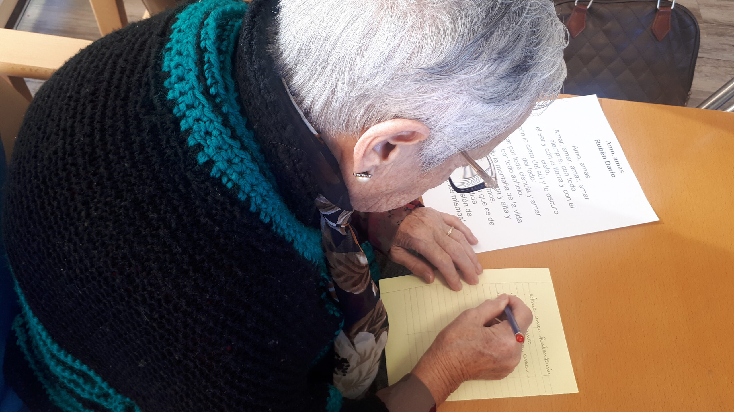 dia internacional escritura a mano residencia personas mayores