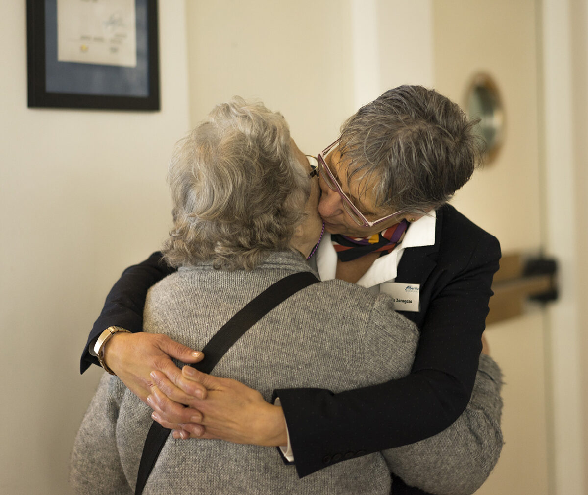 abrazoterapia residencia mayores albertia