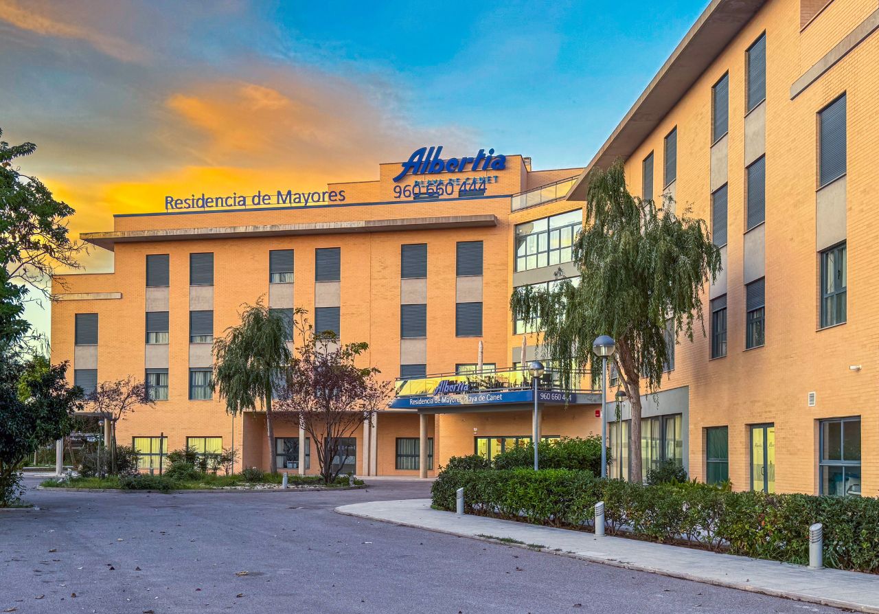 Entrada principal del centro 